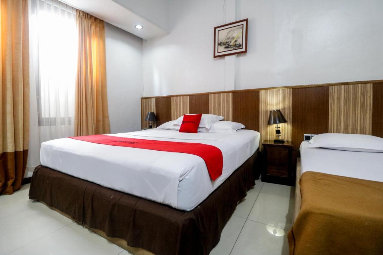 Reddoorz Plus @ Banjarmasin Tengah Hotel Buitenkant foto